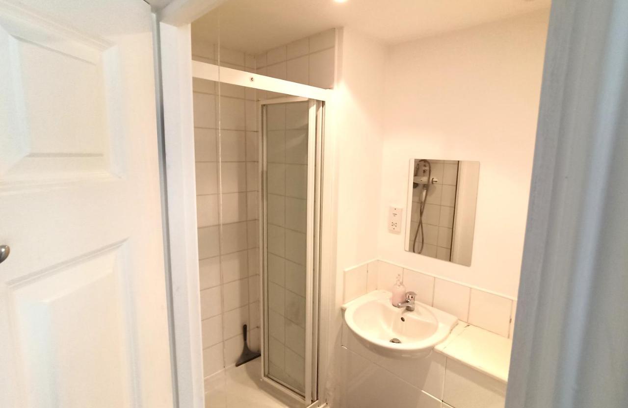 Bright, Chilled Ensuite Db Room In A Shared Flat! Londýn Exteriér fotografie